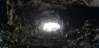 Альпинист, застрявший в пещере, погиб, утверждая, что видел ангелов и демонов в последние моменты своей жизни.