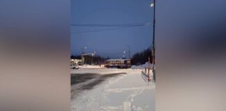Циклон принес сильные дожди и снег, что привело к наводнению в Петропавловске-Камчатском.