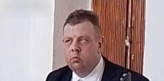 Учитель балалайки Артем Ваганов, вдохновленный маньяком Фишером, душил своих учеников, получая за это большие суммы денег.
