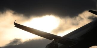 Самолет рейса Москва — Пхукет приземлился в безопасности после инцидента с пожаром в двигателе: подробности происшествия