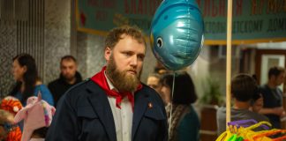 Илья Макаров поделился мнением о Леониде Якубовиче, его юморе и своем дебюте в программе «Вечерняя школа»