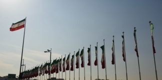 Трамп вводит 25% пошлины на страны-партнеры Ирана: что это значит для России?