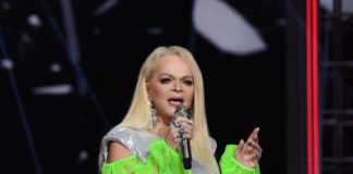 Московские организаторы отменили юбилейный концерт Ларисы Долиной, объяснив причины произошедшего певице.