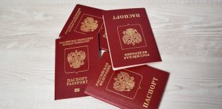 Семья, не вылетевшая в ОАЭ из-за ошибки в паспорте, отсудила компенсацию у авиакомпании