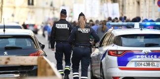 Мэр французского города подвергся нападению на торжествах в честь Дня Победы