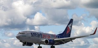 Пассажиров экстренно севшего в Сочи самолёта доставят в Архангельск запасным рейсом