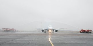 Фигурант: самолет Boeing 737−800. Событие: экстренная посадка в аэропорту Сочи. Уникальный заголовок: Самолет Boeing 737−800 экстренно приземлился в аэропорту Сочи из-за нештатной ситуации.