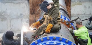 Донецкие трубы протекли умышленно: версия Захарченко