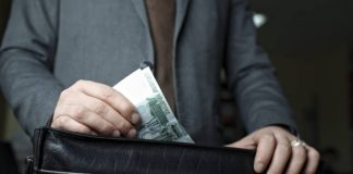 Скандал с галеристом: Владельцу приказано вернуть захваченное пространство