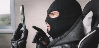 Сотрудник мэрии чешского города перевел мошенникам свыше двух миллионов долларов бюджетных средств