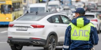 Авария с микроавтобусом на Камчатке: водитель отвлекся на телефон, восемь человек пострадали