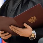 Из банкиров в гранатомётчики: финансист променял счета на РПГ