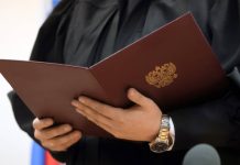 Из банкиров в гранатомётчики: финансист променял счета на РПГ