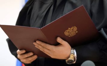 Из банкиров в гранатомётчики: финансист променял счета на РПГ