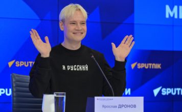 Слухи о дуэте Канье Уэста и SHAMAN в Петербурге опровергли организаторы концерта рэпера