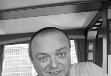 С басистом «Кукрыниксов» Дмитрием Оганяном, который перед смертью отрубил себе руку, прощаются в Санкт-Петербурге