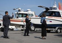 Балтийский завод прокатил спасателей