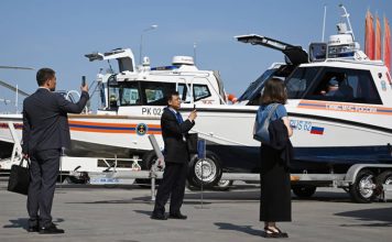Балтийский завод прокатил спасателей