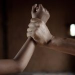 В Кузбассе двое мужчин избили и изнасиловали 13-летнего мальчика, а затем вывезли его в багажнике