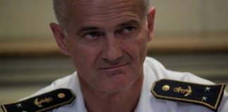 Экс-командир авианосца Шарль де Голль Лебас погиб во французских горах