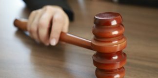 Родители отравившегося школьника отсудили у московской школы почти пять миллионов рублей