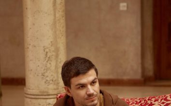 Флирт с ведущим и ссора со зрителями: обиженная Анна Седокова сорвала съемки шоу Влада Череватого и выбежала из студии