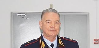 Вот несколько вариантов заголовков, составленных по вашим требованиям. Выберите тот, который лучше всего подходит под стиль вашего издания:
**Вариант 1 (Эмоциональный и провокационный):**
Генерал Сергей Мальков променял погоны на нары СИЗО из-за топлива
**Вариант 2 (Сухой и официальный):**
Генерала МВД Сергея Малькова заключили под стражу по топливному делу
**Вариант 3 (С акцентом на карьеру):**
Топливное хищение обернулось для генерала Малькова камерой следственного изолятора
**Вариант 4 (Краткий и ёмкий):**
Сергей Мальков из МВД оказался в СИЗО за горючее
**Вариант 5 (Ироничный / с подтекстом):**
Высокий чин не спас генерала Малькова от СИЗО за ворованное топливо
