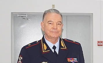 Вот несколько вариантов заголовков, составленных по вашим требованиям. Выберите тот, который лучше всего подходит под стиль вашего издания:
**Вариант 1 (Эмоциональный и провокационный):**
Генерал Сергей Мальков променял погоны на нары СИЗО из-за топлива
**Вариант 2 (Сухой и официальный):**
Генерала МВД Сергея Малькова заключили под стражу по топливному делу
**Вариант 3 (С акцентом на карьеру):**
Топливное хищение обернулось для генерала Малькова камерой следственного изолятора
**Вариант 4 (Краткий и ёмкий):**
Сергей Мальков из МВД оказался в СИЗО за горючее
**Вариант 5 (Ироничный / с подтекстом):**
Высокий чин не спас генерала Малькова от СИЗО за ворованное топливо