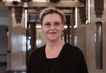 Ирина Розанова велела всем замолчать, особенно родне, заступаясь за сына Анны Михалковой