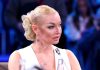 Ведущий Никита Никитин в клубе не смог не поддержать Анастасию Волочкову и прикрыть ее трусики во время шпагата перед ним.