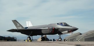 Приобретенный Финляндией истребитель F-35 из-за поломки задержался на Азорах