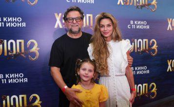 Торт с мотоциклом, песни под гитару и тосты от звезд: Александр Самойленко устроил жене Наталье Громовой сюрприз на юбилей