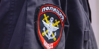В Кирове из автомобиля выпал ребёнок — полиция ведёт розыск водителя