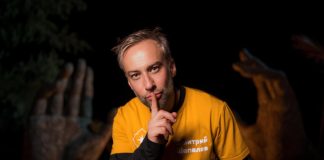 Впервые за 20 лет Дмитрий Шепелев пришел в реалити Три острова и сразу уличен в возможном повышении голоса на женщину
