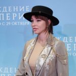 Полина Диброва, уехавшая с дочкой Елены Товстик в Китай, заявила, что та травмирует девочку