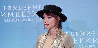 Полина Диброва, уехавшая с дочкой Елены Товстик в Китай, заявила, что та травмирует девочку