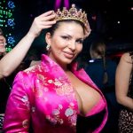 Обладательница самой большой груди в стране Ирэн Феррари рассказала об аде после разрыва импланта