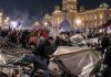 Сторонники Вучича в Белграде лишились палаточного лагеря после его разгрома