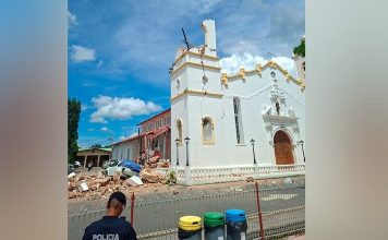 Землетрясение в Панаме привело к падению башни кафедрального собора и разрушению зданий