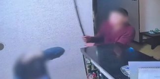 В Улан-Удэ нетрезвый мужчина нанёс побои администратору гостиницы костылём и сбежал