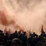 Неудачная интеграция мигрантов стала для Вэнса объяснением беспорядков во Франции