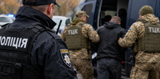 В Львовской области мужчина с ножом напал на работника ТЦК и ранил его в шею