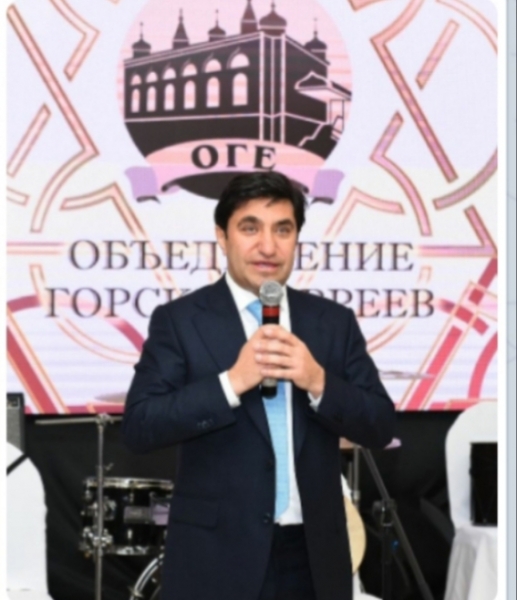 Год Нисанов, лимузин с номером Н НН и два минивэна, забитых автоматчиками