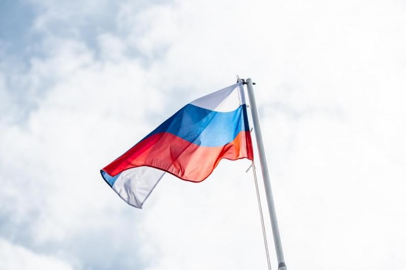 25-метровый флаг России торжественно развернули в Иркутске