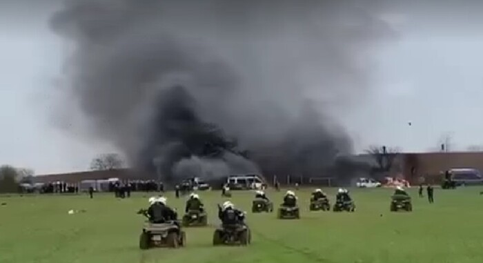 Во Франции протесты против строительства искусственные водоёмы переросли в масштабные столкновения с представителями правоохранительных органов