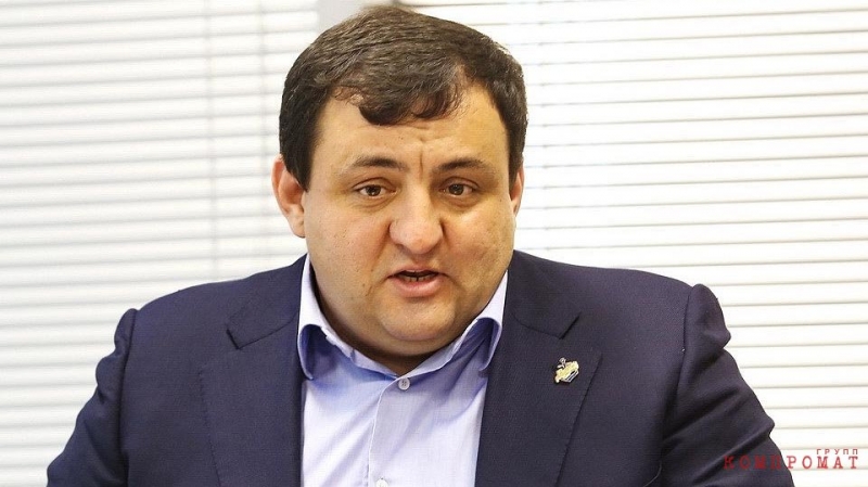 Специалист по политтехнологиям и его супруга осуждены на 4,5 и пять лет следовательно за хищение больше 180 млн руб. при закупке спортоборудования для Приморского края