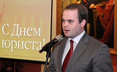Депутат Ярославской областной думы сдал госслужащих, кому передал 15,5 млн руб. взяток за заключение государственных контрактов на приобретение жилища для детишек-сирот