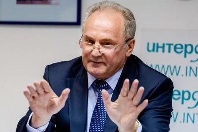 Депутаты в окружении врагов.