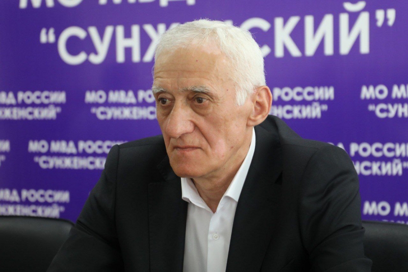 Под &laquo;крышей&raquo; главу МВД