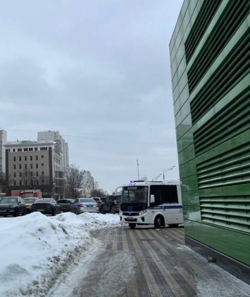 ОМОН сейчас дежурит у всех ТЦ города Москва и Петербурга 